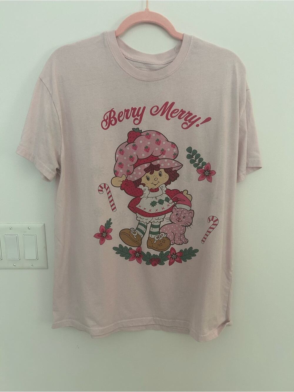 Strawberry Shortcake Berry Merry Christmas Graphic T Shirt Pink Women’s Large